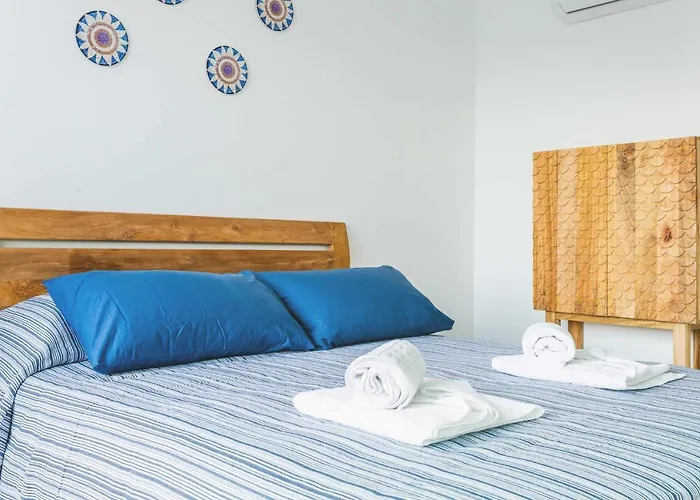 Monterey House Дом отдыха Коста Бланка